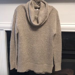 BB Dakota Boutique grew sweater